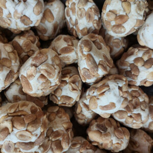 Boule de nougat aux arachides